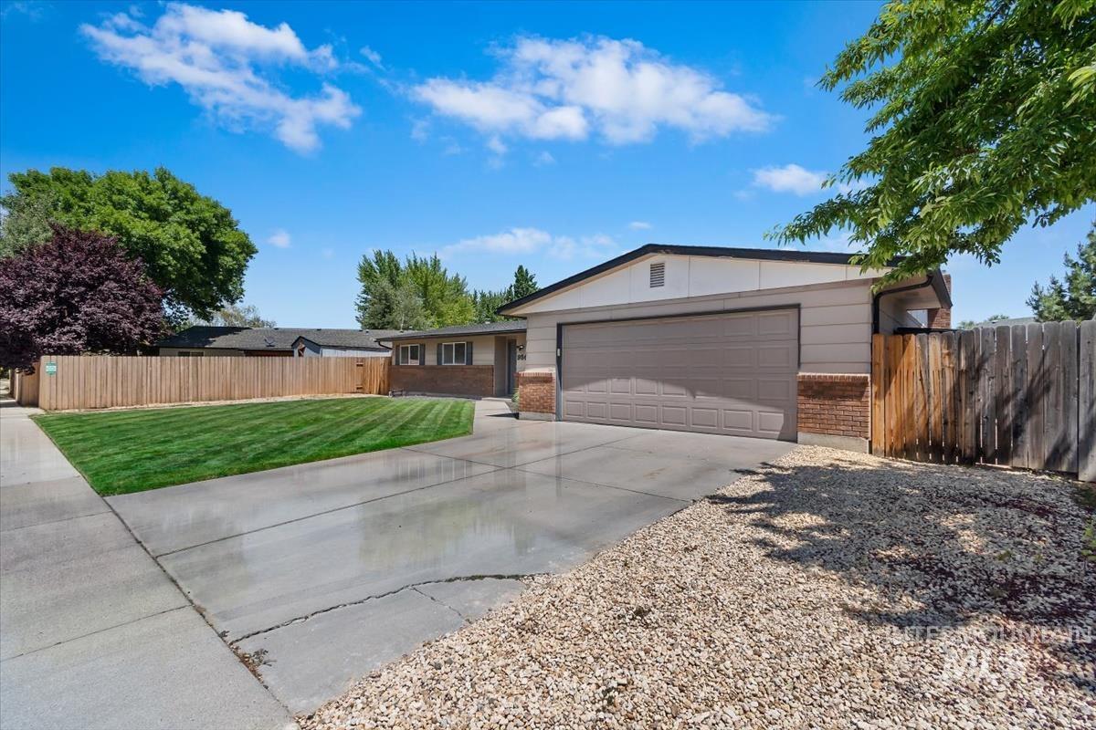 9568 W Atmore Dr., Boise, Idaho 83704, 3 Bedrooms, 2 Bathrooms, Residential For Sale, Price $449,000,MLS 98989875