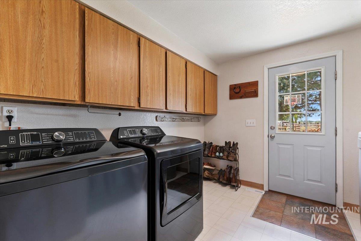 7345 Silver Bullet Ln, Star, Idaho 83669, 3 Bedrooms, 2 Bathrooms, Residential For Sale, Price $1,150,000,MLS 98989876