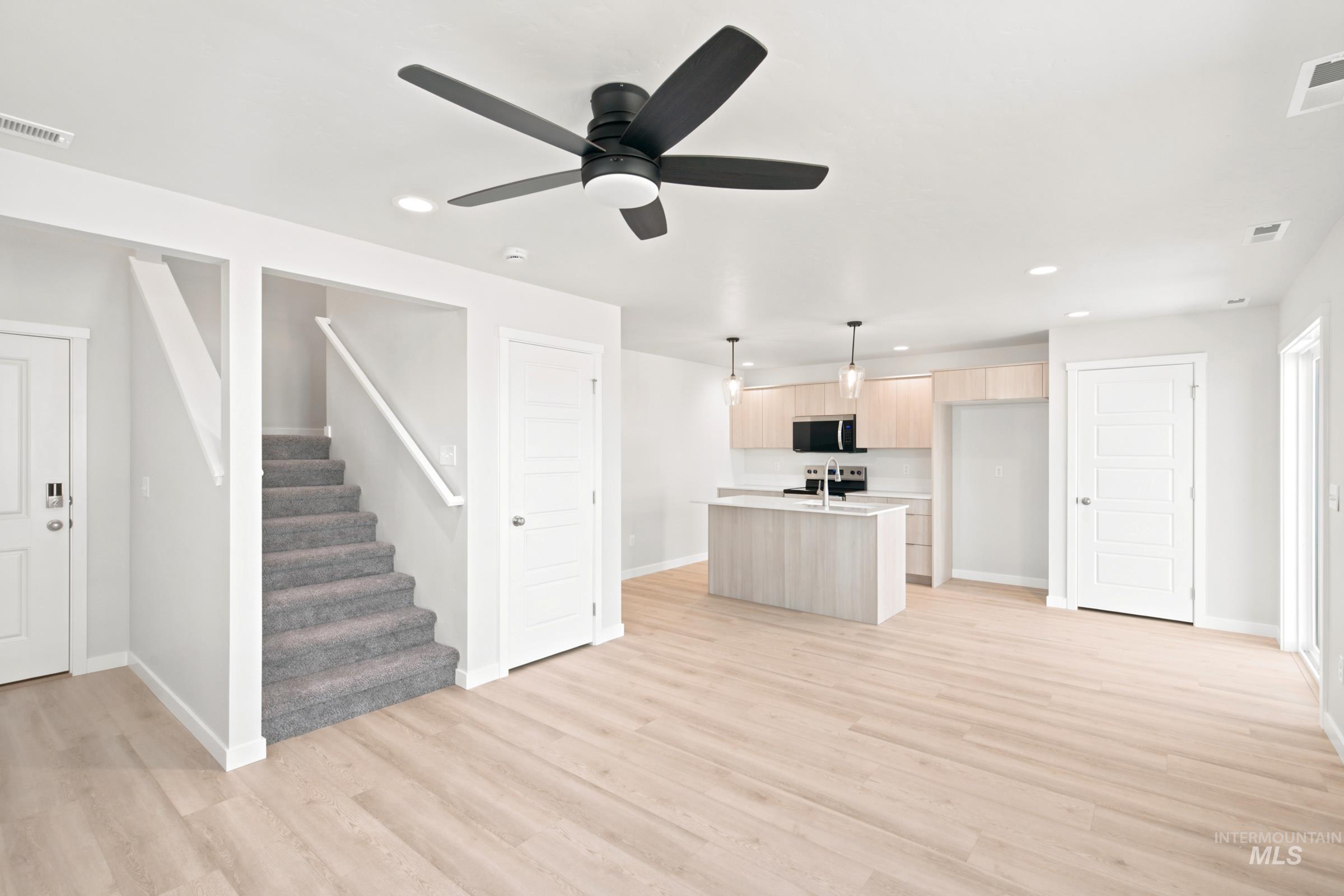 10864 Rutland St, Caldwell, Idaho 83605, 3 Bedrooms, 2.5 Bathrooms, Residential For Sale, Price $369,990,MLS 98989880