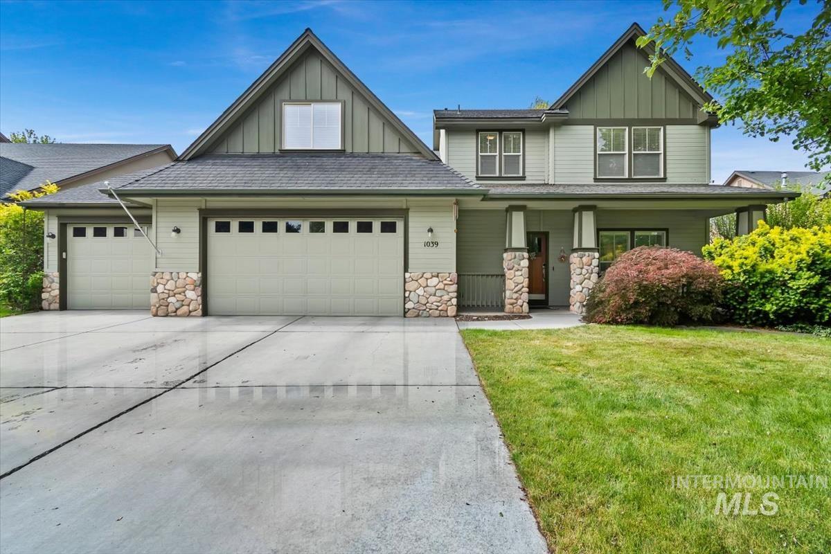 1039 E Redwall Ct., Meridian, Idaho 83646, 5 Bedrooms, 3.5 Bathrooms, Residential For Sale, Price $800,000,MLS 98989883