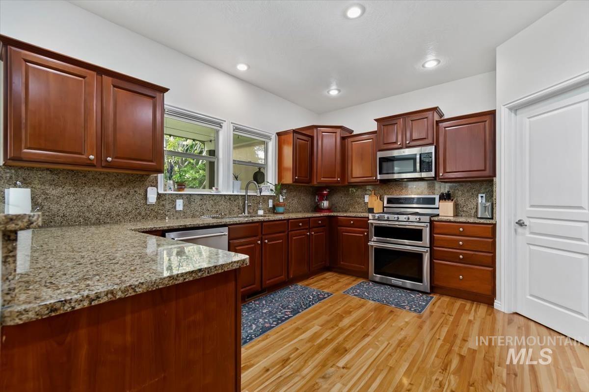 1039 E Redwall Ct., Meridian, Idaho 83646, 5 Bedrooms, 3.5 Bathrooms, Residential For Sale, Price $800,000,MLS 98989883