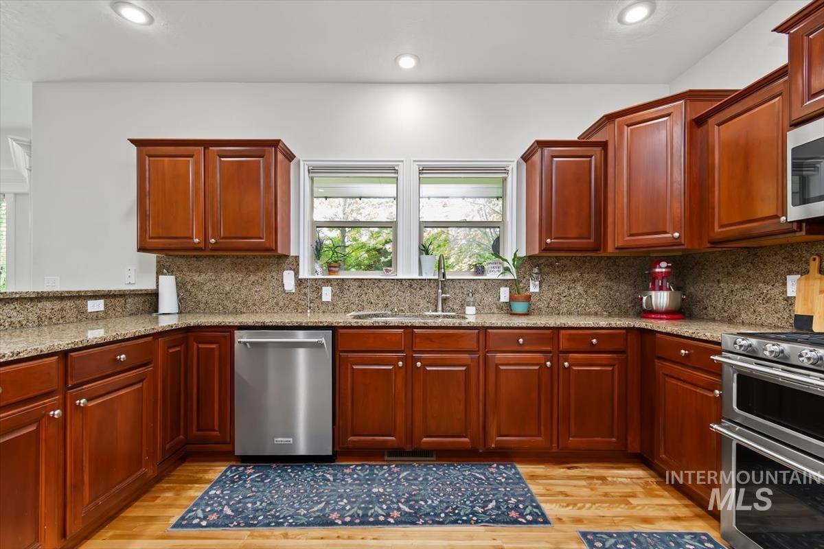 1039 E Redwall Ct., Meridian, Idaho 83646, 5 Bedrooms, 3.5 Bathrooms, Residential For Sale, Price $800,000,MLS 98989883