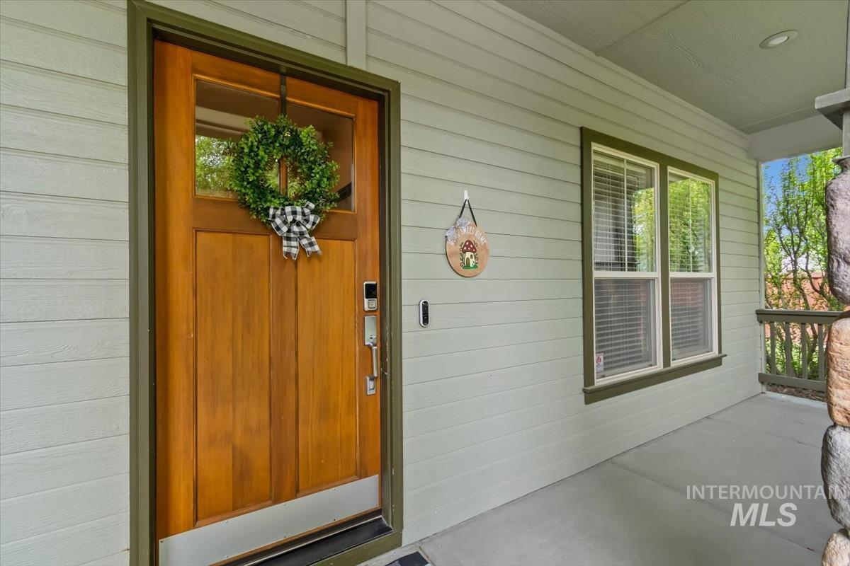 1039 E Redwall Ct., Meridian, Idaho 83646, 5 Bedrooms, 3.5 Bathrooms, Residential For Sale, Price $800,000,MLS 98989883