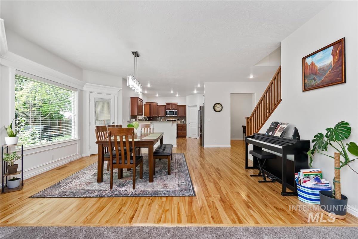 1039 E Redwall Ct., Meridian, Idaho 83646, 5 Bedrooms, 3.5 Bathrooms, Residential For Sale, Price $800,000,MLS 98989883