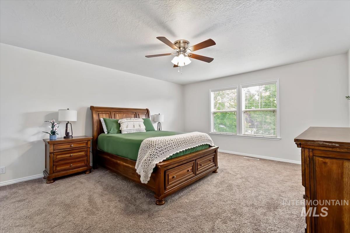 1039 E Redwall Ct., Meridian, Idaho 83646, 5 Bedrooms, 3.5 Bathrooms, Residential For Sale, Price $800,000,MLS 98989883
