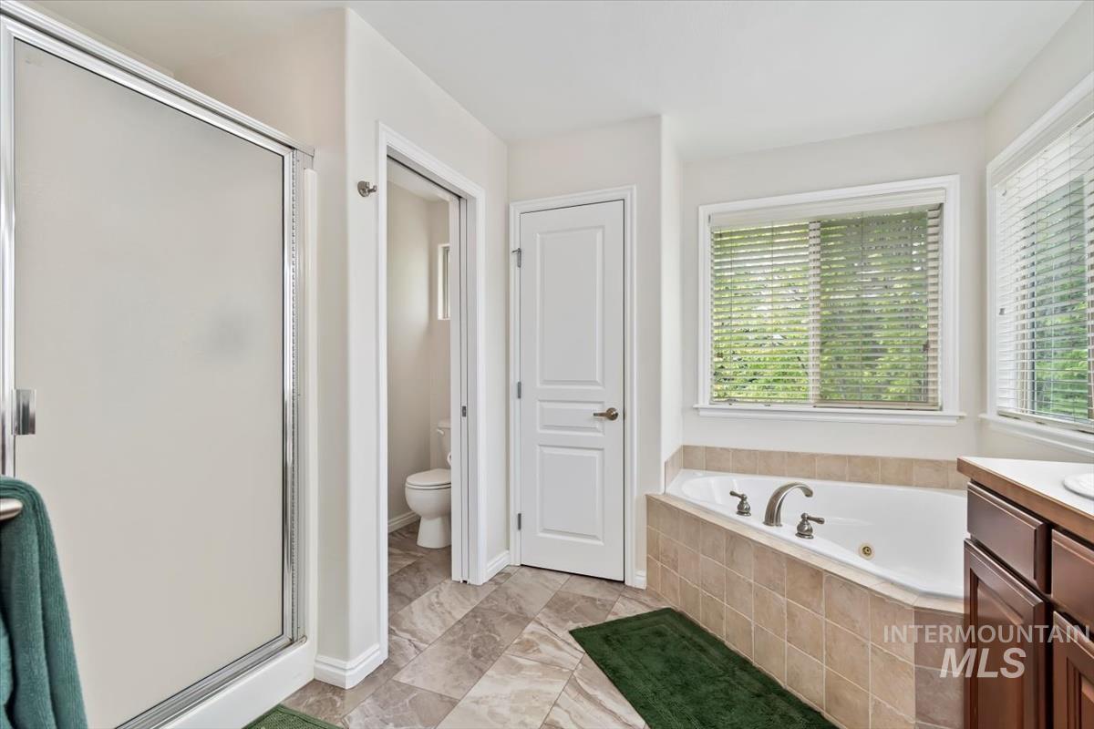 1039 E Redwall Ct., Meridian, Idaho 83646, 5 Bedrooms, 3.5 Bathrooms, Residential For Sale, Price $800,000,MLS 98989883