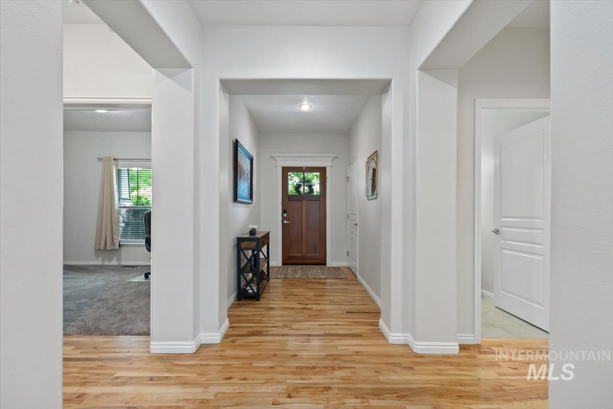 1039 E Redwall Ct., Meridian, Idaho 83646, 5 Bedrooms, 3.5 Bathrooms, Residential For Sale, Price $800,000,MLS 98989883