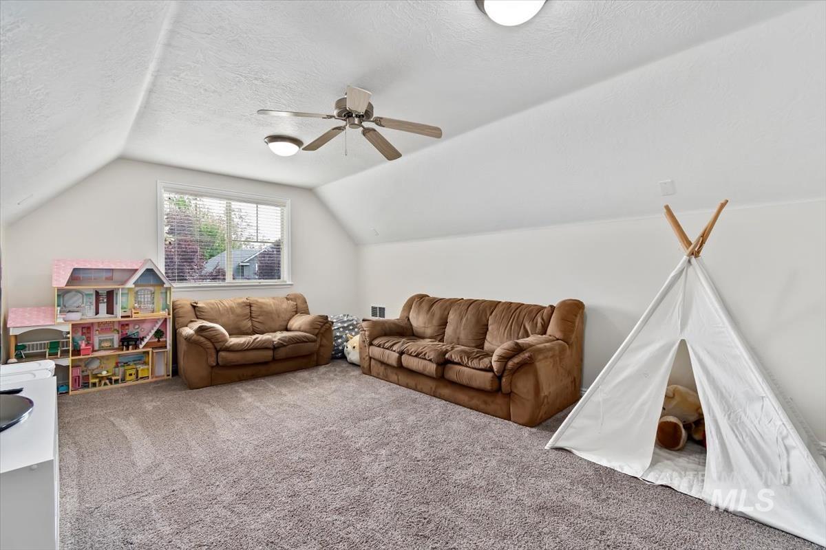 1039 E Redwall Ct., Meridian, Idaho 83646, 5 Bedrooms, 3.5 Bathrooms, Residential For Sale, Price $800,000,MLS 98989883