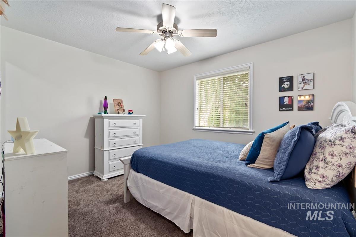 1039 E Redwall Ct., Meridian, Idaho 83646, 5 Bedrooms, 3.5 Bathrooms, Residential For Sale, Price $800,000,MLS 98989883