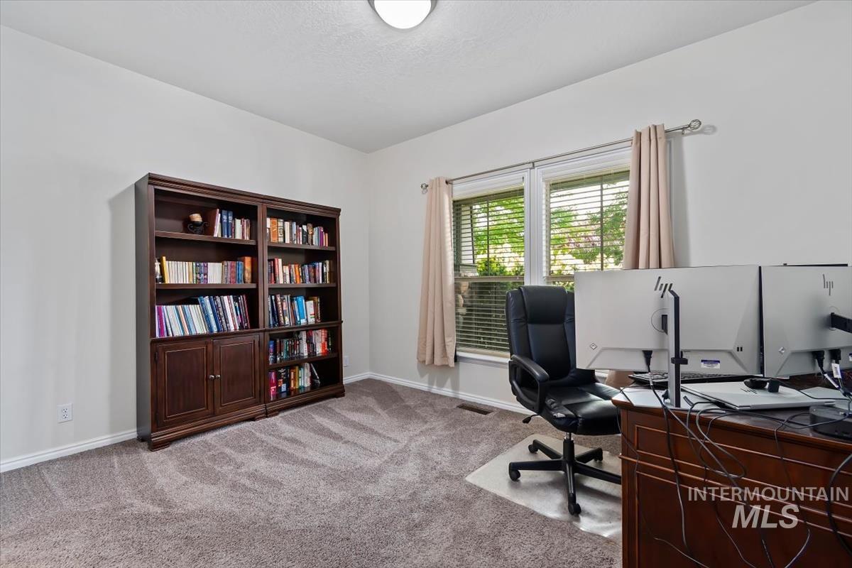 1039 E Redwall Ct., Meridian, Idaho 83646, 5 Bedrooms, 3.5 Bathrooms, Residential For Sale, Price $800,000,MLS 98989883