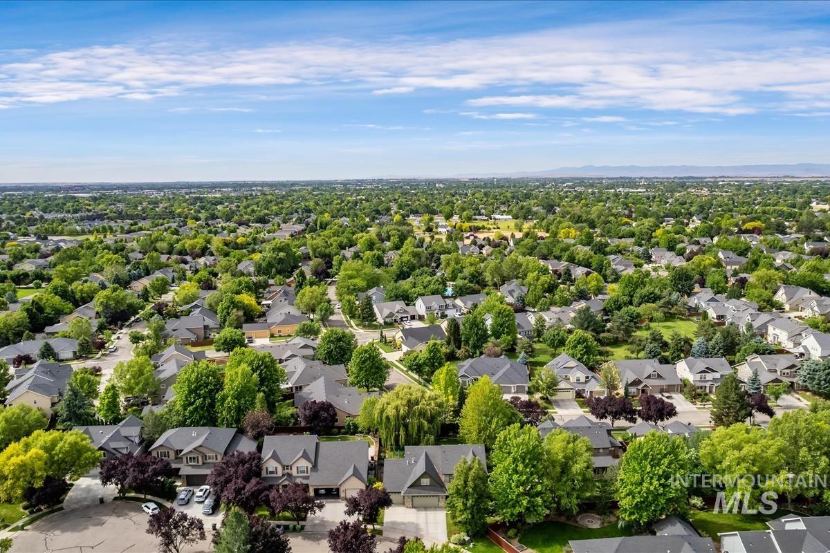 1039 E Redwall Ct., Meridian, Idaho 83646, 5 Bedrooms, 3.5 Bathrooms, Residential For Sale, Price $800,000,MLS 98989883