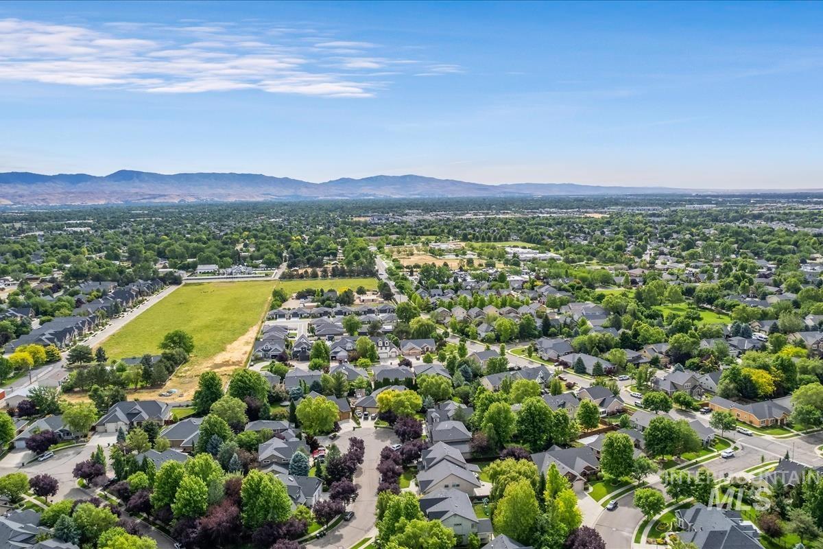 1039 E Redwall Ct., Meridian, Idaho 83646, 5 Bedrooms, 3.5 Bathrooms, Residential For Sale, Price $800,000,MLS 98989883