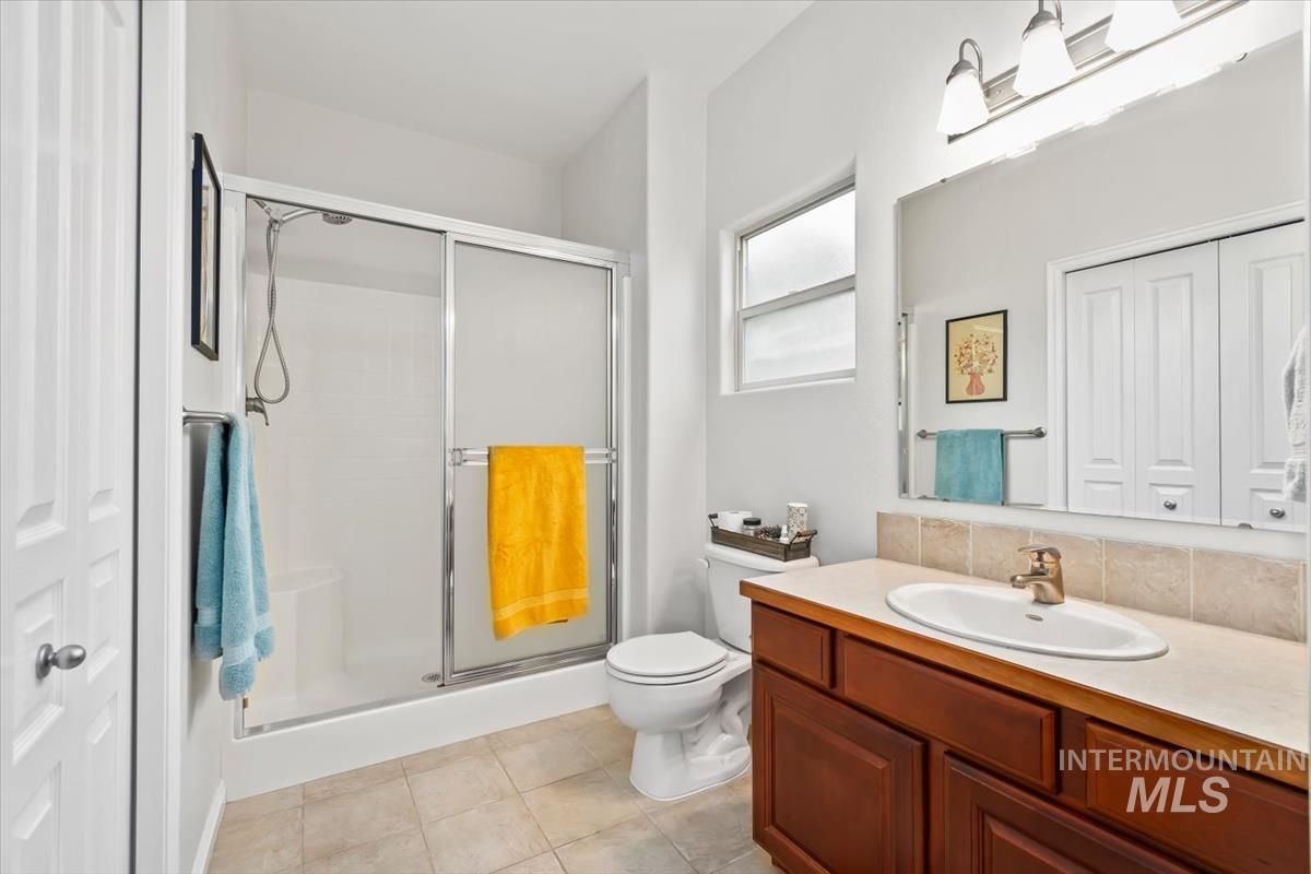 1039 E Redwall Ct., Meridian, Idaho 83646, 5 Bedrooms, 3.5 Bathrooms, Residential For Sale, Price $800,000,MLS 98989883