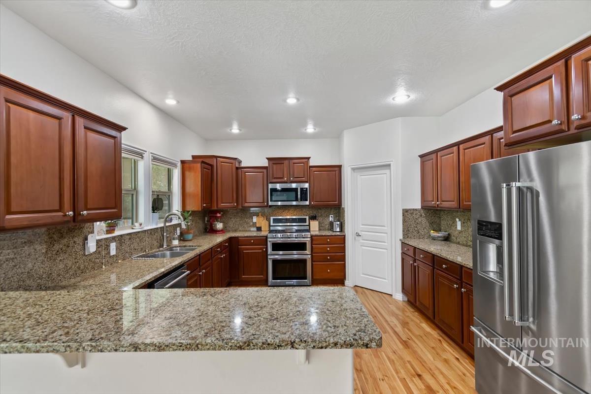 1039 E Redwall Ct., Meridian, Idaho 83646, 5 Bedrooms, 3.5 Bathrooms, Residential For Sale, Price $800,000,MLS 98989883