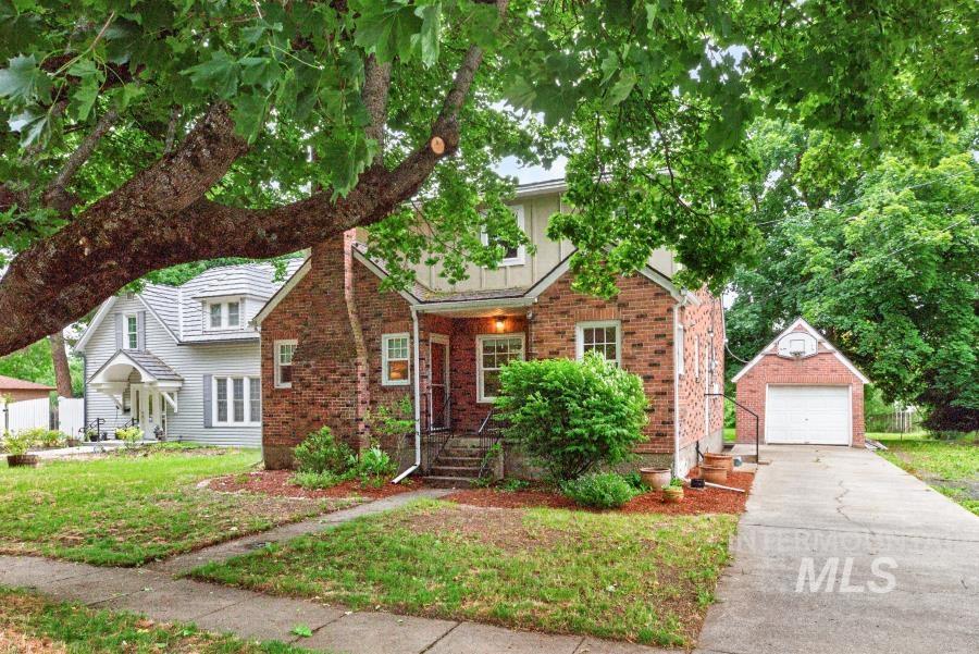 715 E 8th St, Moscow, Idaho 83843, 6 Bedrooms, 4 Bathrooms, Residential For Sale, Price $630,000,MLS 98989884