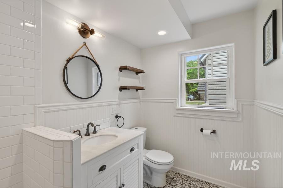 715 E 8th St, Moscow, Idaho 83843, 6 Bedrooms, 4 Bathrooms, Residential For Sale, Price $630,000,MLS 98989884