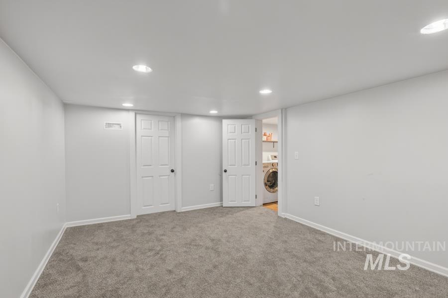 715 E 8th St, Moscow, Idaho 83843, 6 Bedrooms, 4 Bathrooms, Residential For Sale, Price $630,000,MLS 98989884