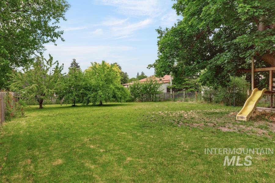 715 E 8th St, Moscow, Idaho 83843, 6 Bedrooms, 4 Bathrooms, Residential For Sale, Price $630,000,MLS 98989884