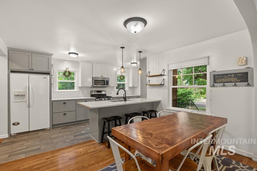 715 E 8th St, Moscow, Idaho 83843, 6 Bedrooms, 4 Bathrooms, Residential For Sale, Price $630,000,MLS 98989884