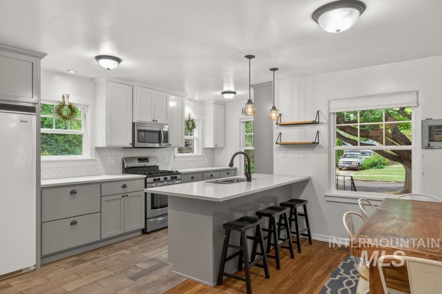715 E 8th St, Moscow, Idaho 83843, 6 Bedrooms, 4 Bathrooms, Residential For Sale, Price $630,000,MLS 98989884