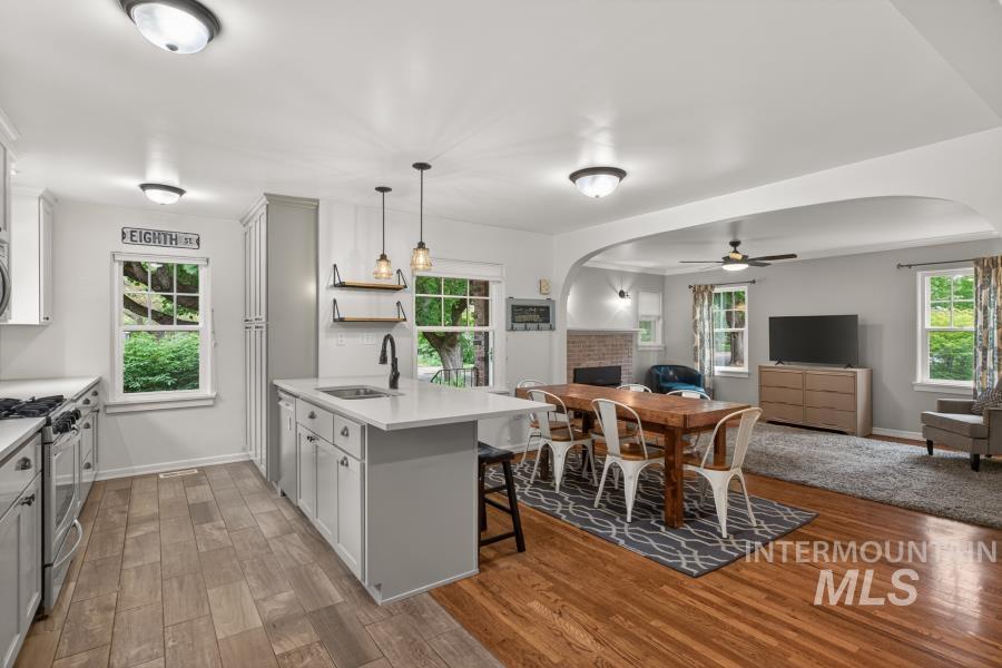 715 E 8th St, Moscow, Idaho 83843, 6 Bedrooms, 4 Bathrooms, Residential For Sale, Price $630,000,MLS 98989884