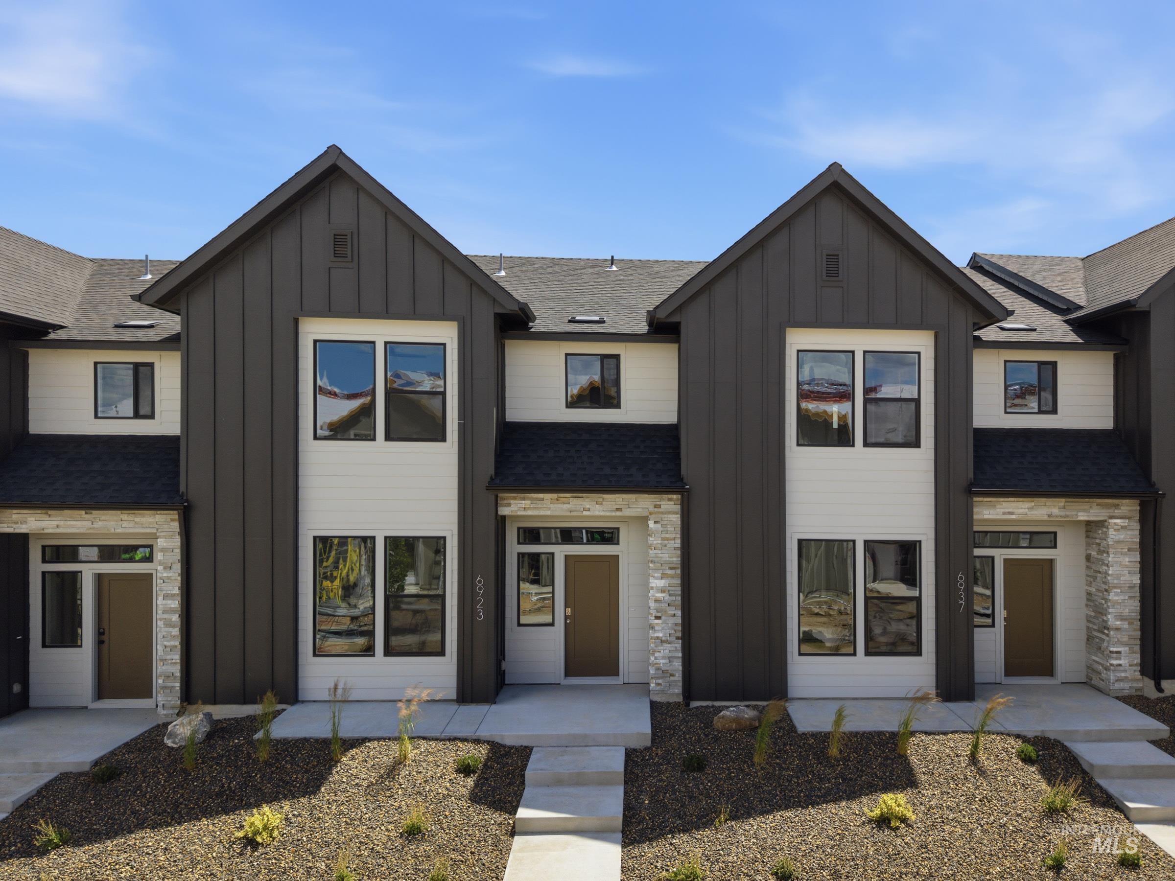 6923 S Spindlebush Ave, Boise, Idaho 83709, 3 Bedrooms, 2.5 Bathrooms, Residential For Sale, Price $429,990,MLS 98989894