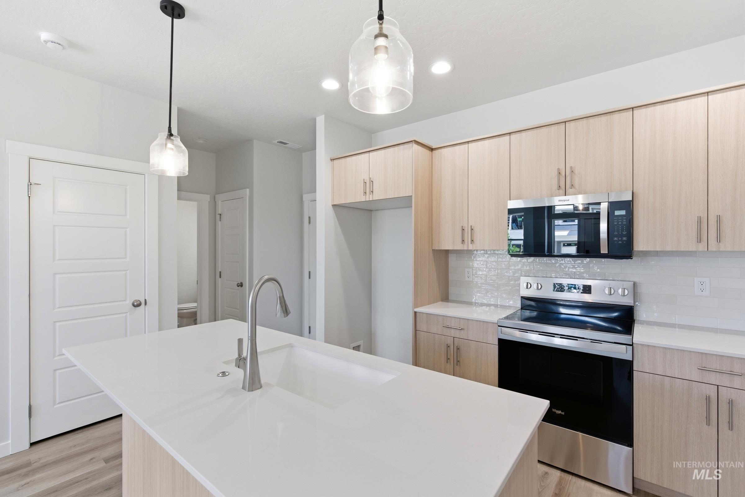 6923 S Spindlebush Ave, Boise, Idaho 83709, 3 Bedrooms, 2.5 Bathrooms, Residential For Sale, Price $429,990,MLS 98989894