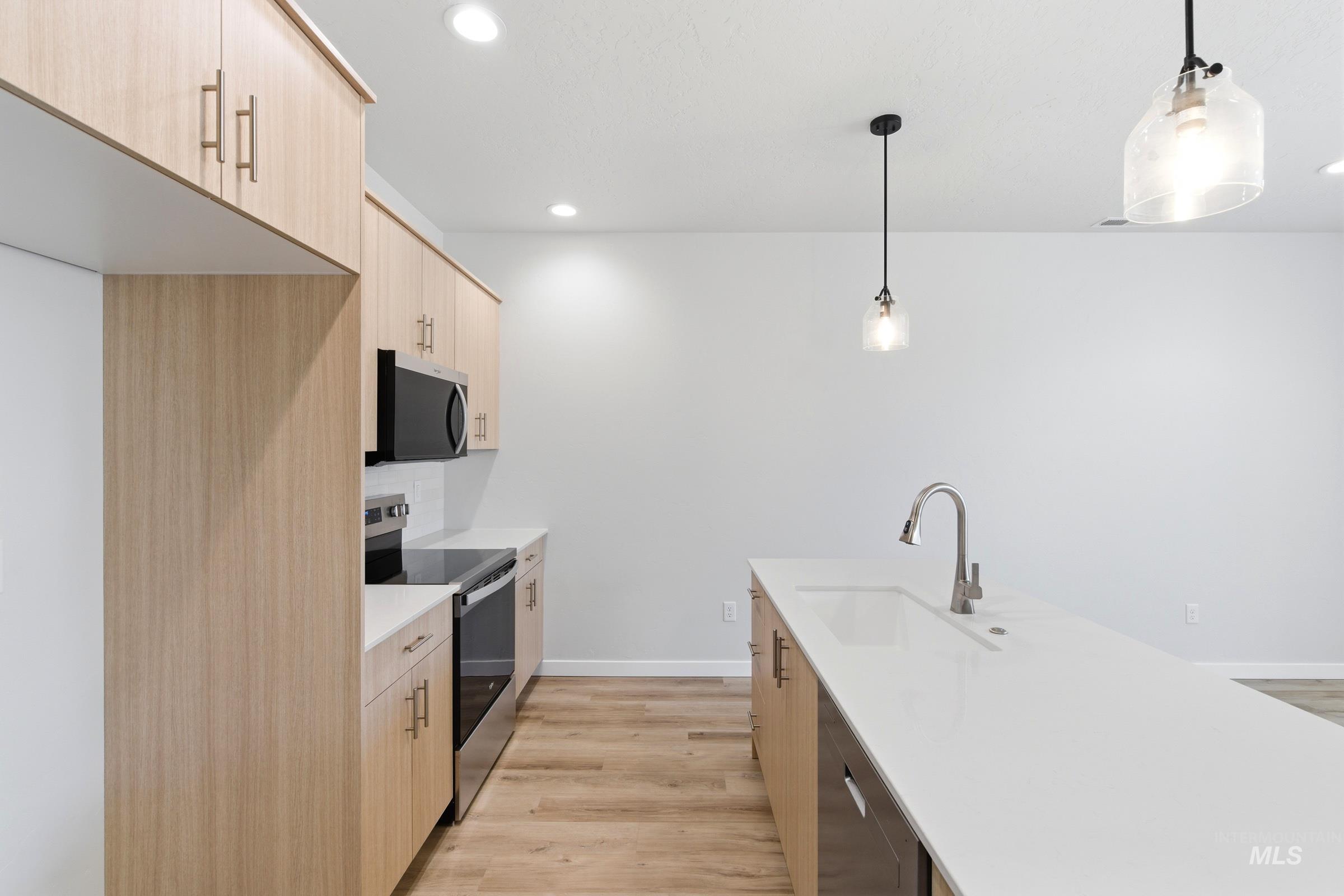 6923 S Spindlebush Ave, Boise, Idaho 83709, 3 Bedrooms, 2.5 Bathrooms, Residential For Sale, Price $429,990,MLS 98989894
