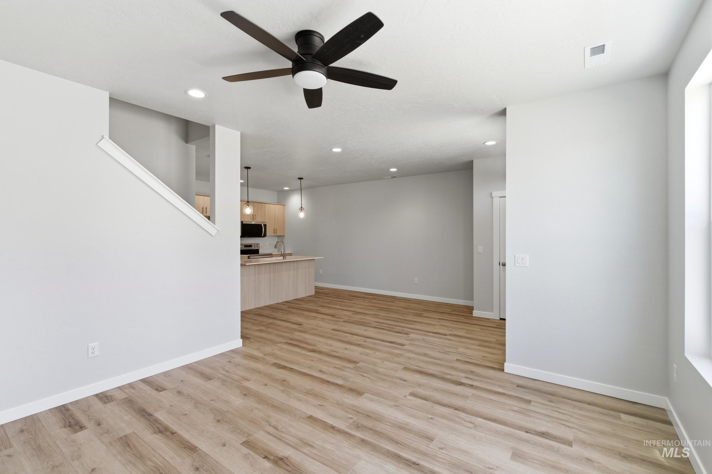 6923 S Spindlebush Ave, Boise, Idaho 83709, 3 Bedrooms, 2.5 Bathrooms, Residential For Sale, Price $429,990,MLS 98989894
