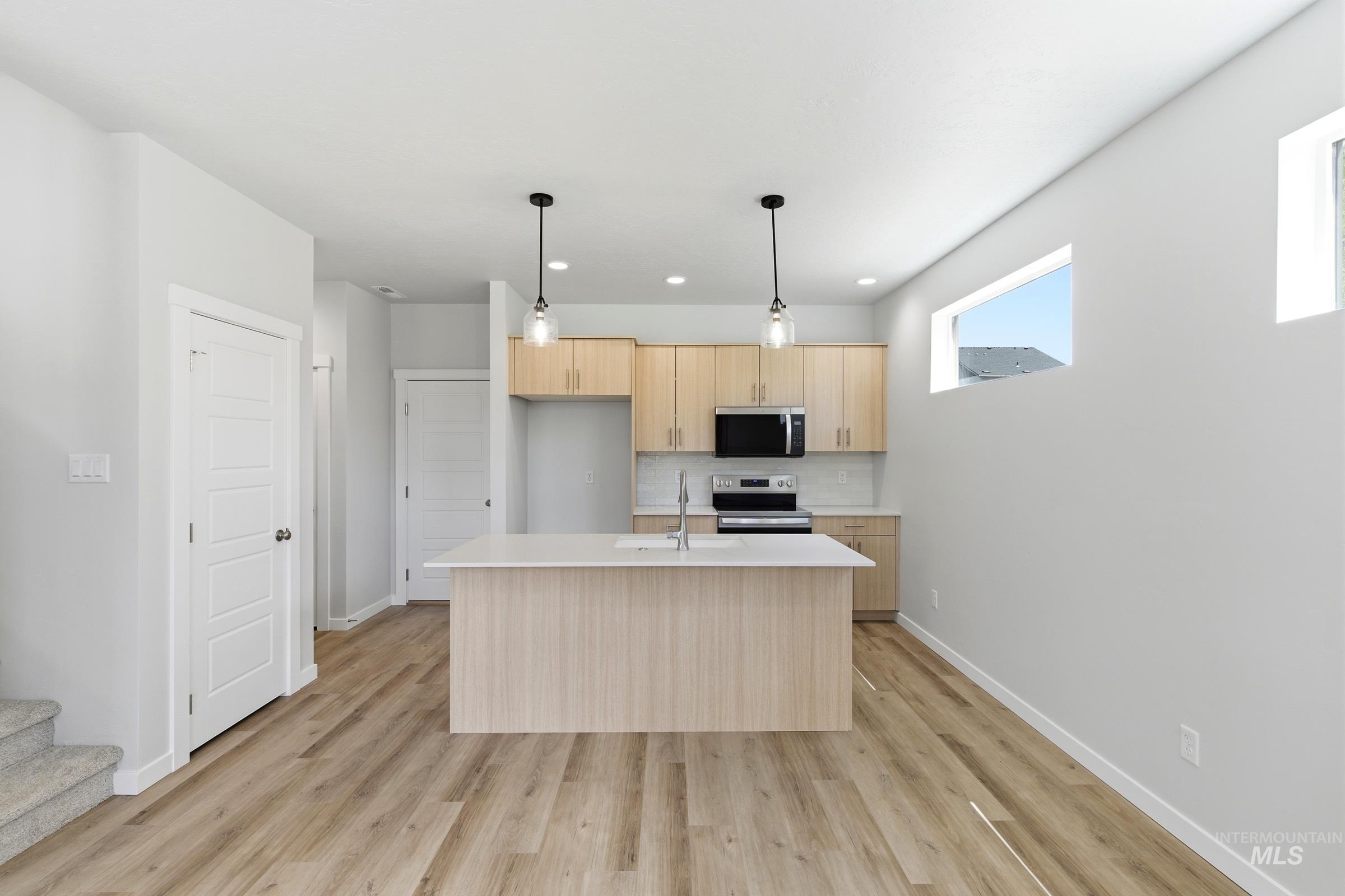 6955 S Spindlebush Ave, Boise, Idaho 83709, 3 Bedrooms, 2.5 Bathrooms, Residential For Sale, Price $430,990,MLS 98989899