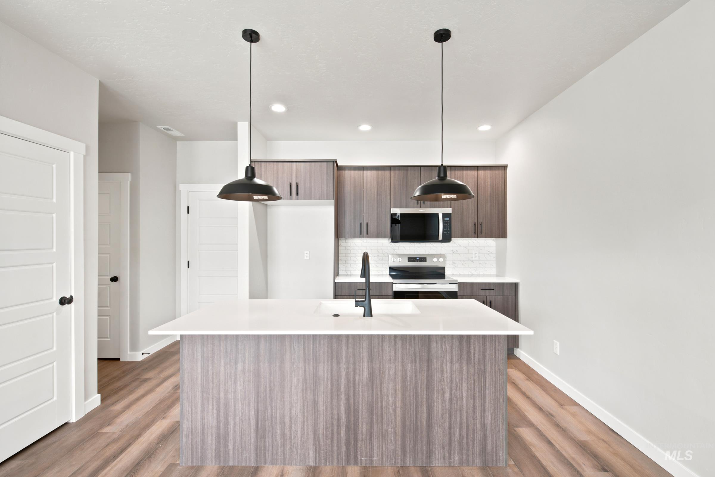 6977 S Spindlebush Ave, Boise, Idaho 83709, 3 Bedrooms, 2.5 Bathrooms, Residential For Sale, Price $434,990,MLS 98989902