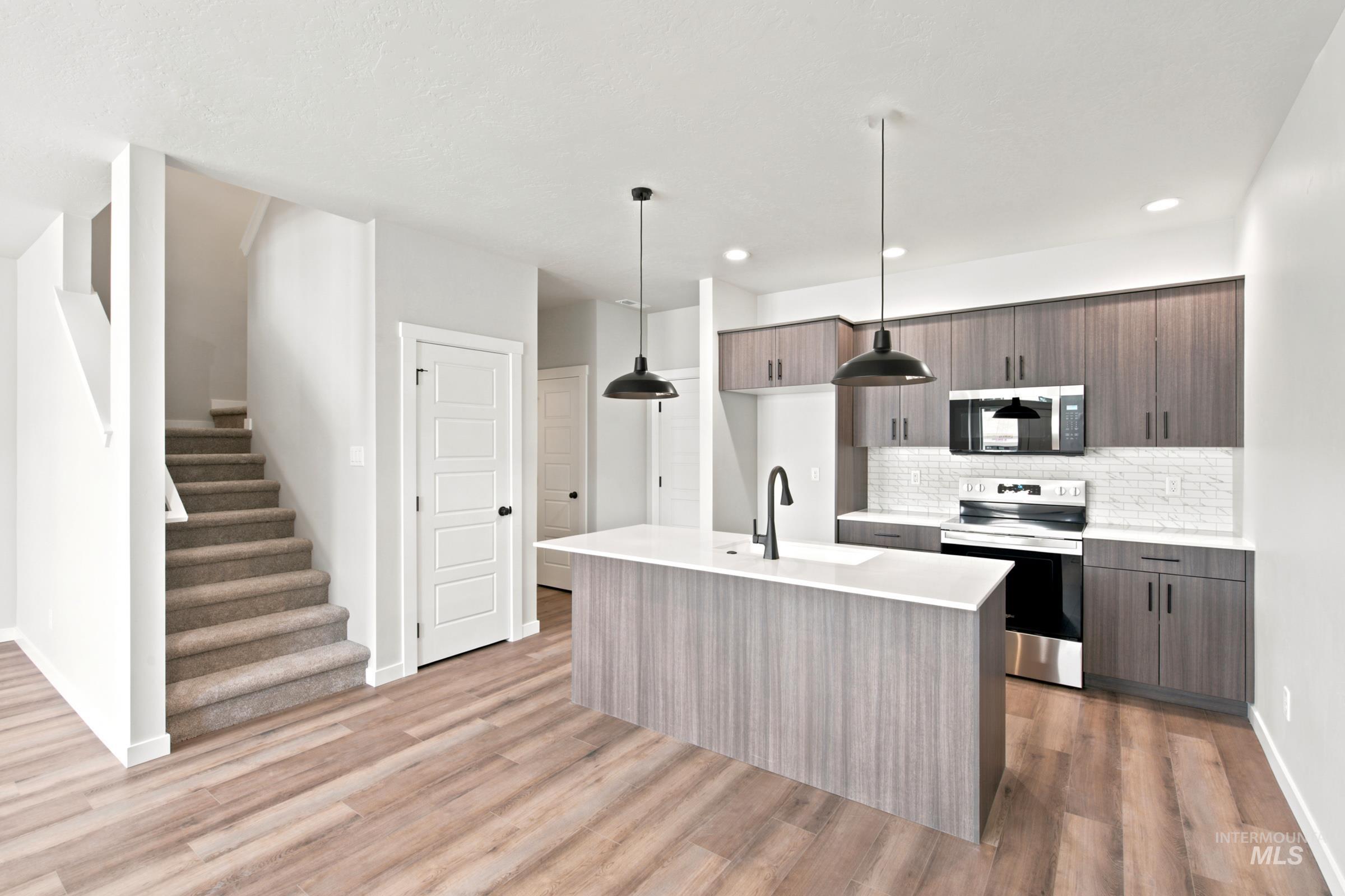 6977 S Spindlebush Ave, Boise, Idaho 83709, 3 Bedrooms, 2.5 Bathrooms, Residential For Sale, Price $434,990,MLS 98989902