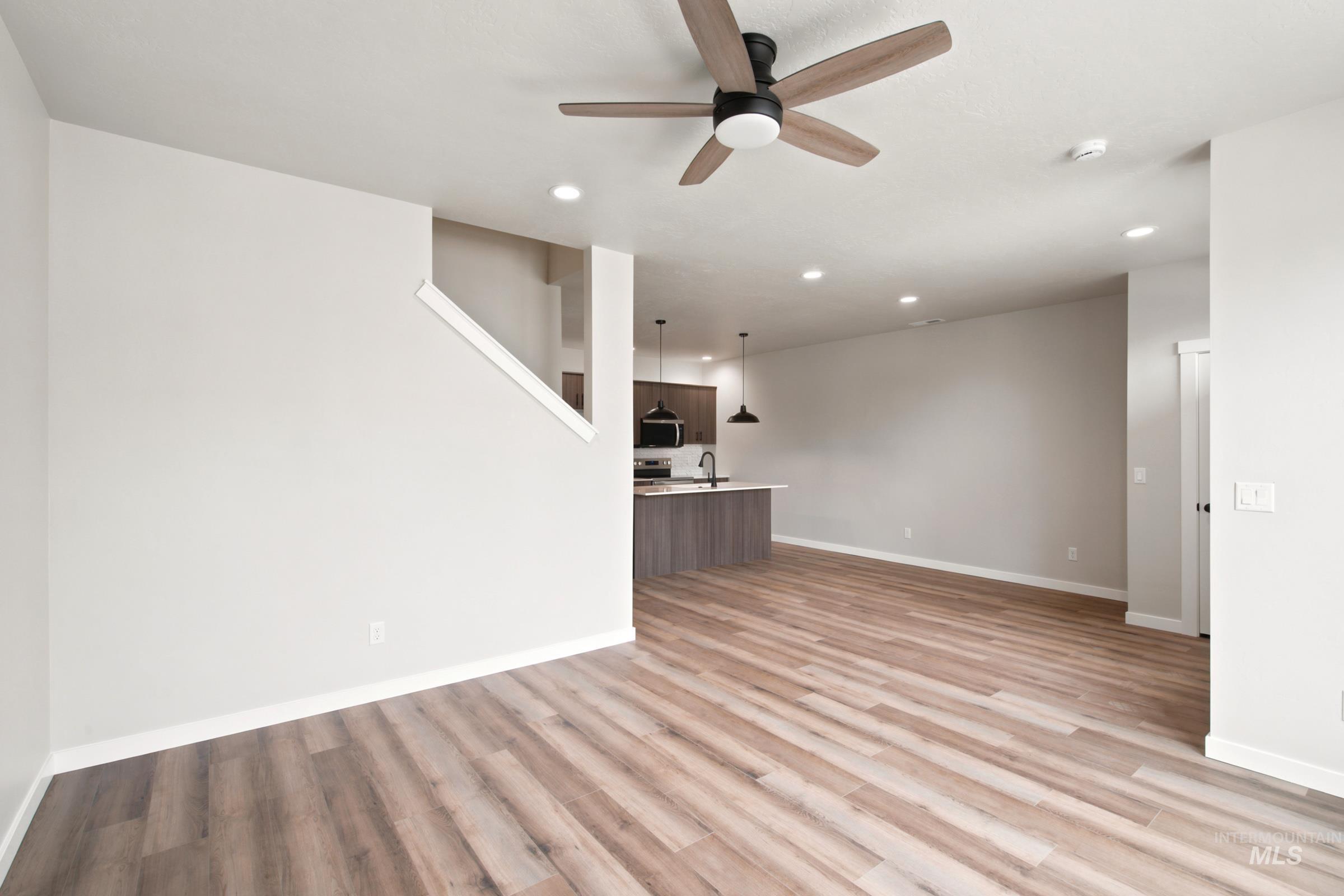 6977 S Spindlebush Ave, Boise, Idaho 83709, 3 Bedrooms, 2.5 Bathrooms, Residential For Sale, Price $434,990,MLS 98989902