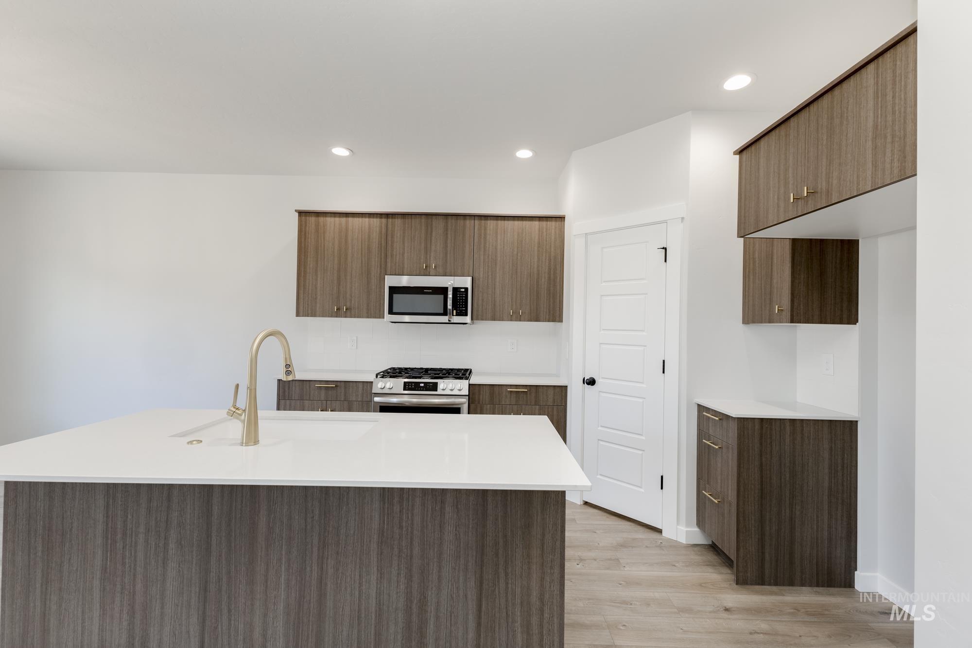 4305 E Woodmurra St, Meridian, Idaho 83642, 3 Bedrooms, 2 Bathrooms, Residential For Sale, Price $579,990,MLS 98989903