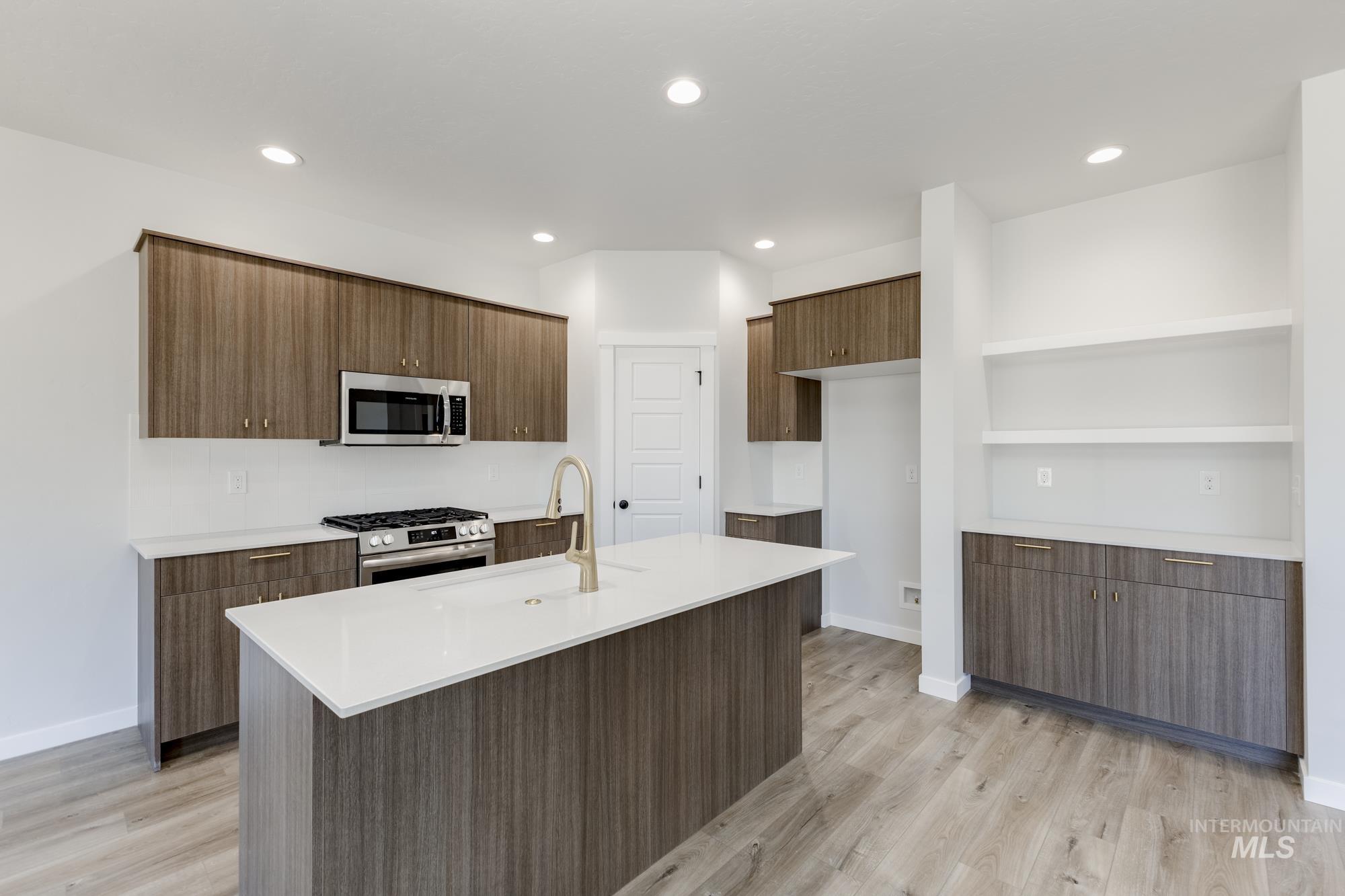 4305 E Woodmurra St, Meridian, Idaho 83642, 3 Bedrooms, 2 Bathrooms, Residential For Sale, Price $579,990,MLS 98989903