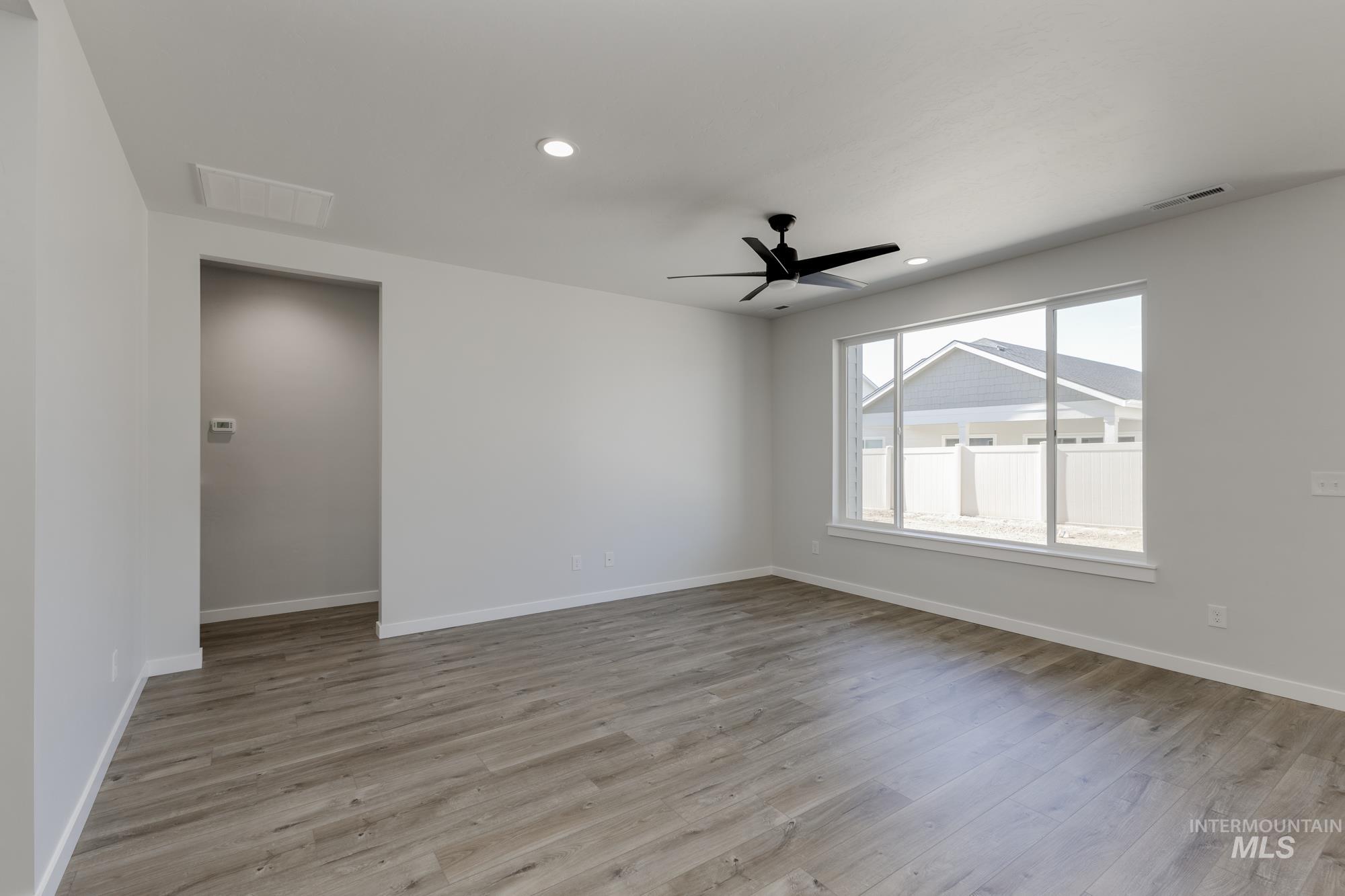 4305 E Woodmurra St, Meridian, Idaho 83642, 3 Bedrooms, 2 Bathrooms, Residential For Sale, Price $579,990,MLS 98989903