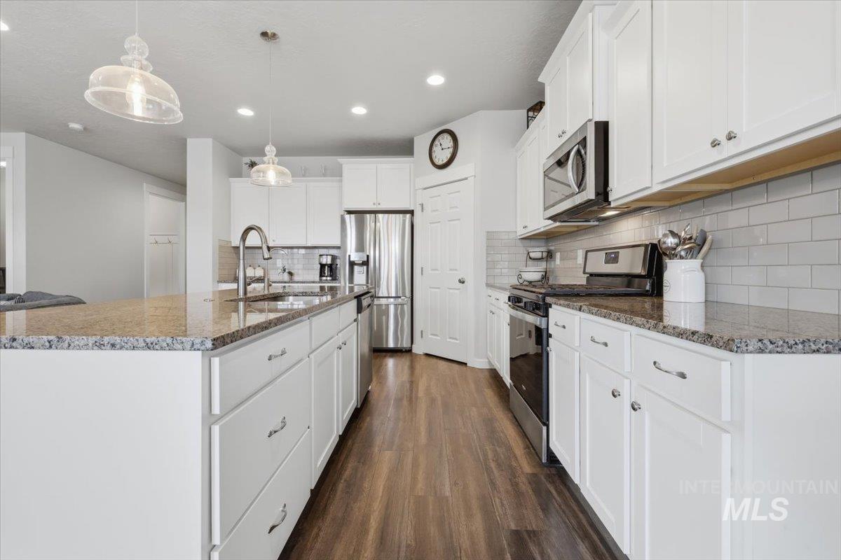 4157 S Lava Springs Loop, Nampa, Idaho 83686-7789, 3 Bedrooms, 2 Bathrooms, Residential For Sale, Price $519,900,MLS 98989909