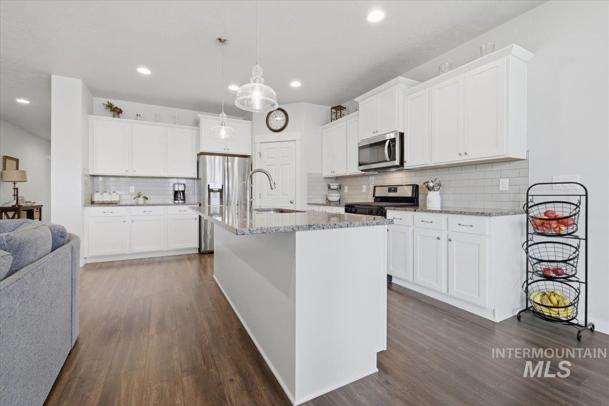4157 S Lava Springs Loop, Nampa, Idaho 83686-7789, 3 Bedrooms, 2 Bathrooms, Residential For Sale, Price $519,900,MLS 98989909