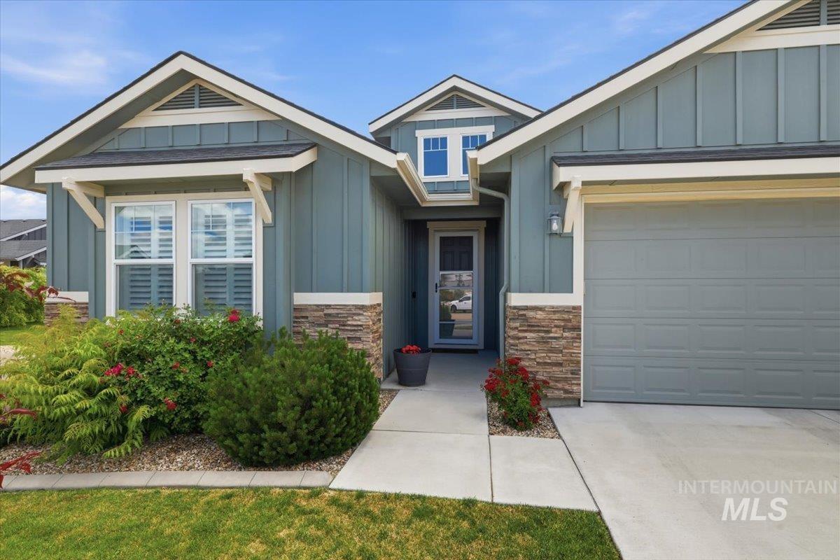 4157 S Lava Springs Loop, Nampa, Idaho 83686-7789, 3 Bedrooms, 2 Bathrooms, Residential For Sale, Price $519,900,MLS 98989909