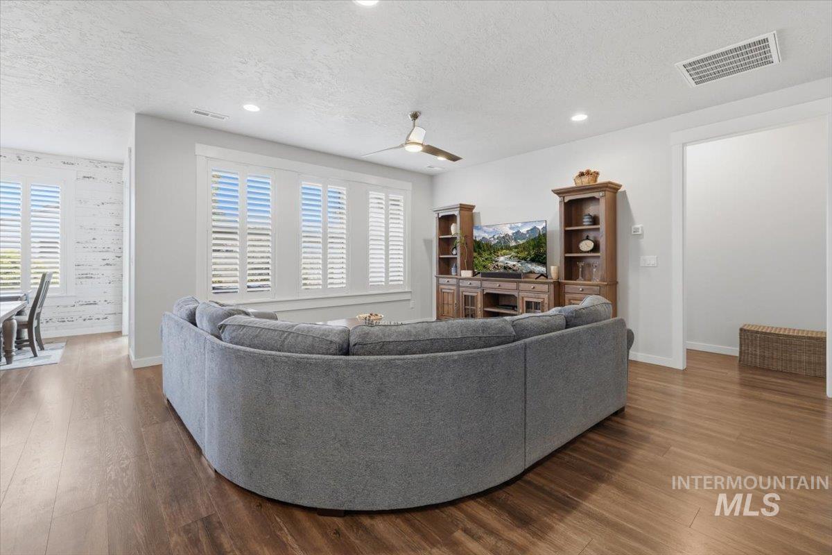 4157 S Lava Springs Loop, Nampa, Idaho 83686-7789, 3 Bedrooms, 2 Bathrooms, Residential For Sale, Price $519,900,MLS 98989909