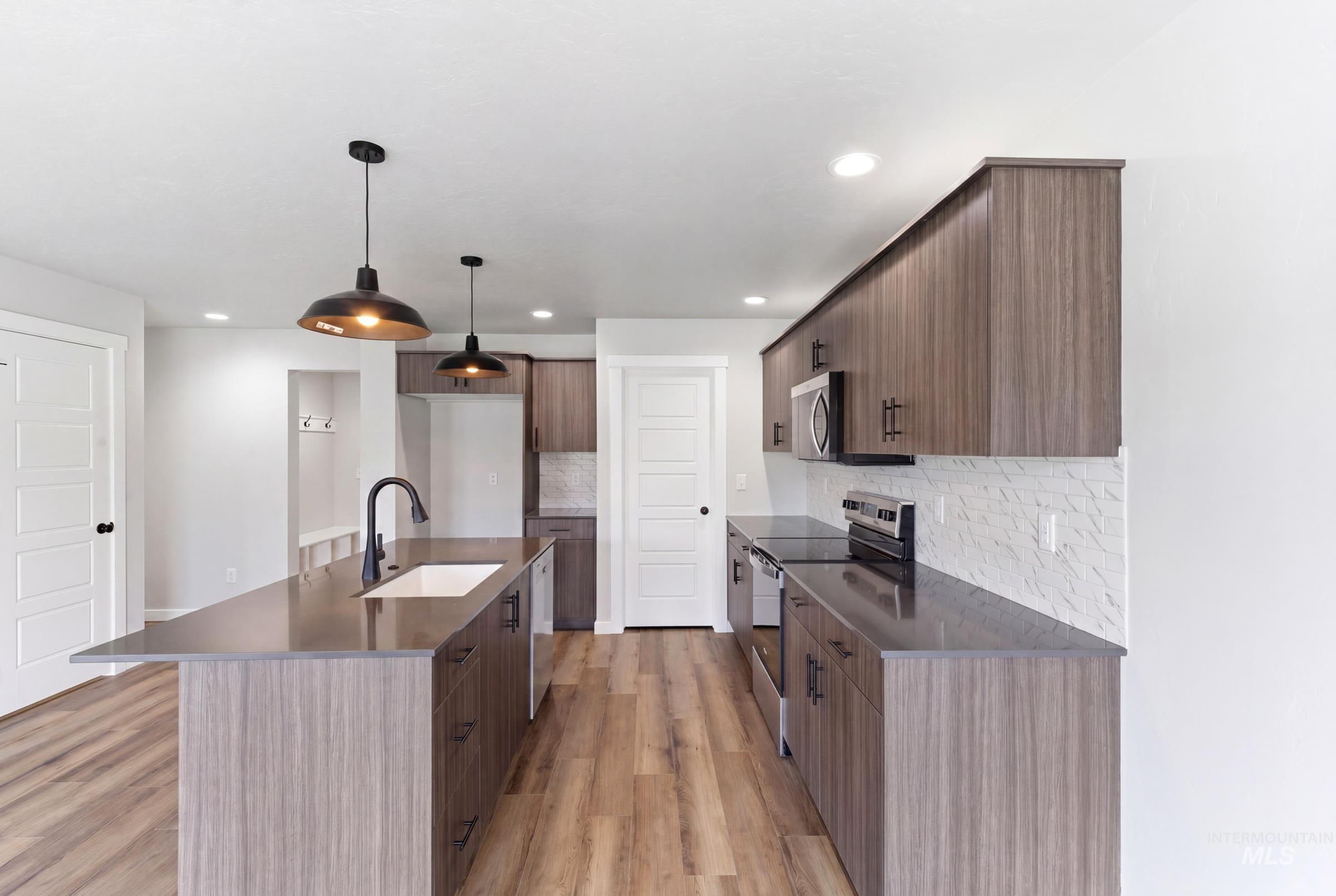 1424 W Braden Dr, Meridian, Idaho 83642, 3 Bedrooms, 2.5 Bathrooms, Residential For Sale, Price $464,990,MLS 98989911