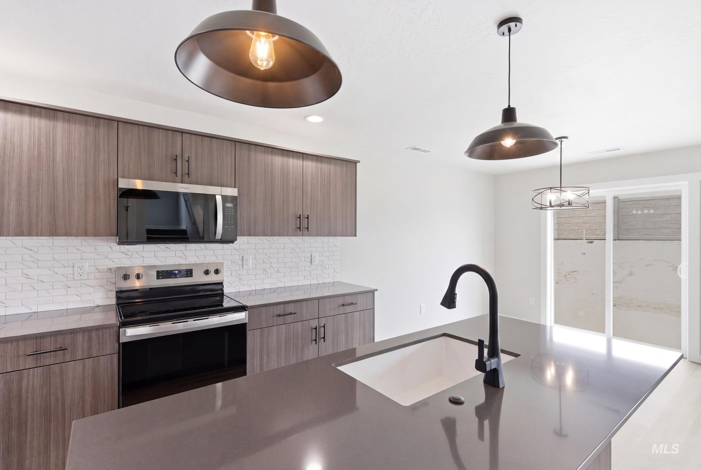 1424 W Braden Dr, Meridian, Idaho 83642, 3 Bedrooms, 2.5 Bathrooms, Residential For Sale, Price $464,990,MLS 98989911