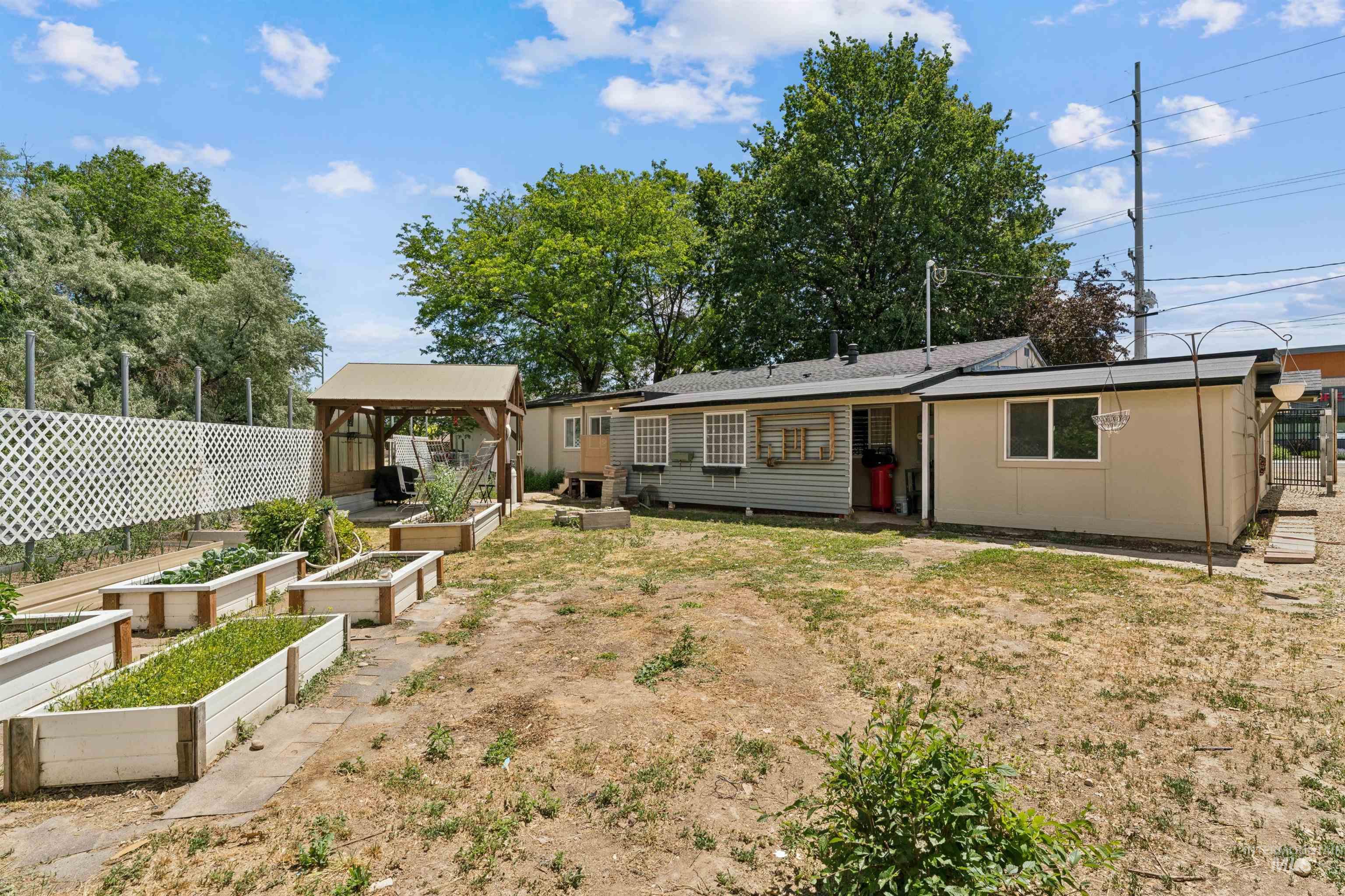 1720 W Roosevelt Avenue, Nampa, Idaho 83651, 2 Bedrooms, 1 Bathroom, Residential For Sale, Price $340,000,MLS 98989917