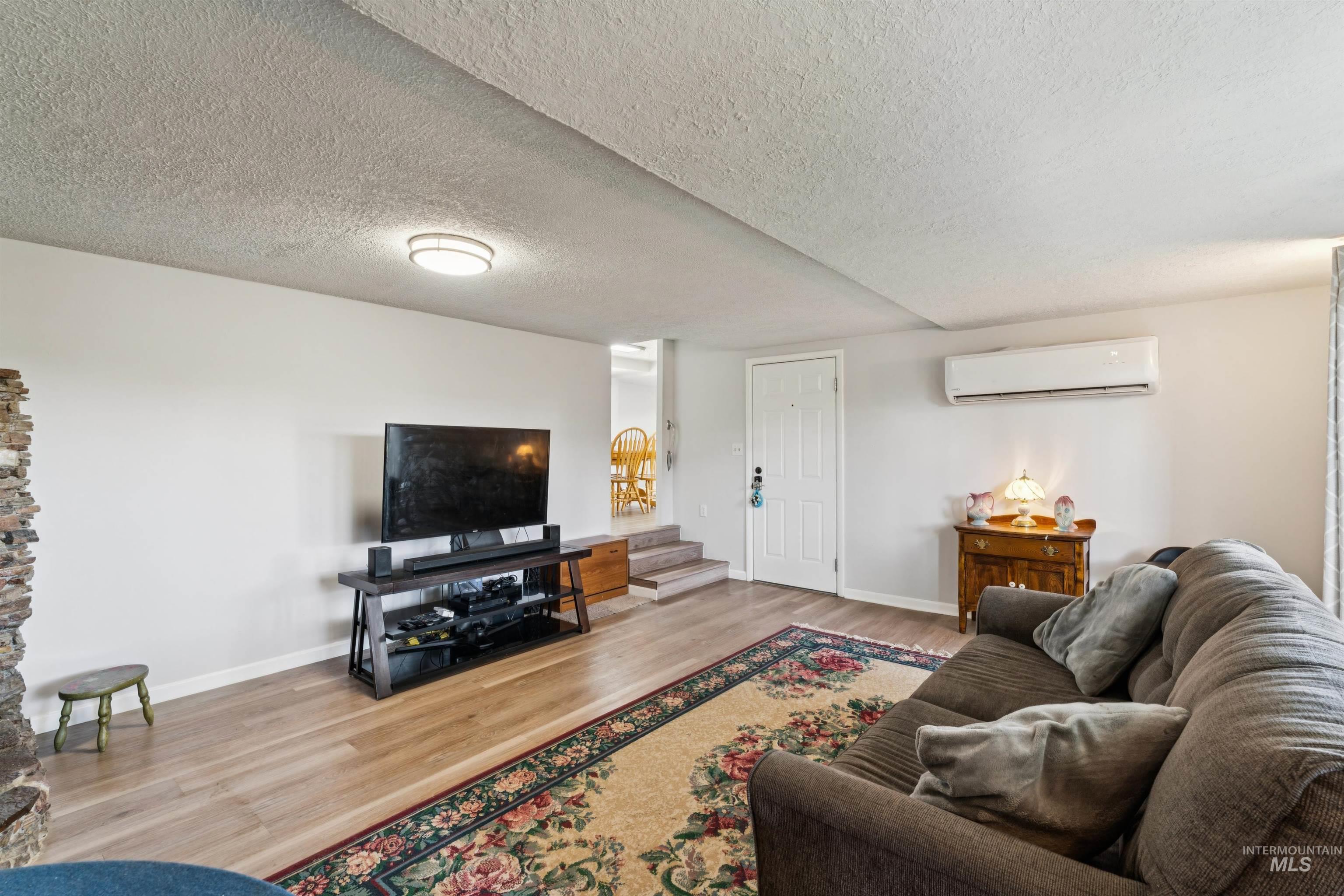 1720 W Roosevelt Avenue, Nampa, Idaho 83651, 2 Bedrooms, 1 Bathroom, Residential For Sale, Price $340,000,MLS 98989917