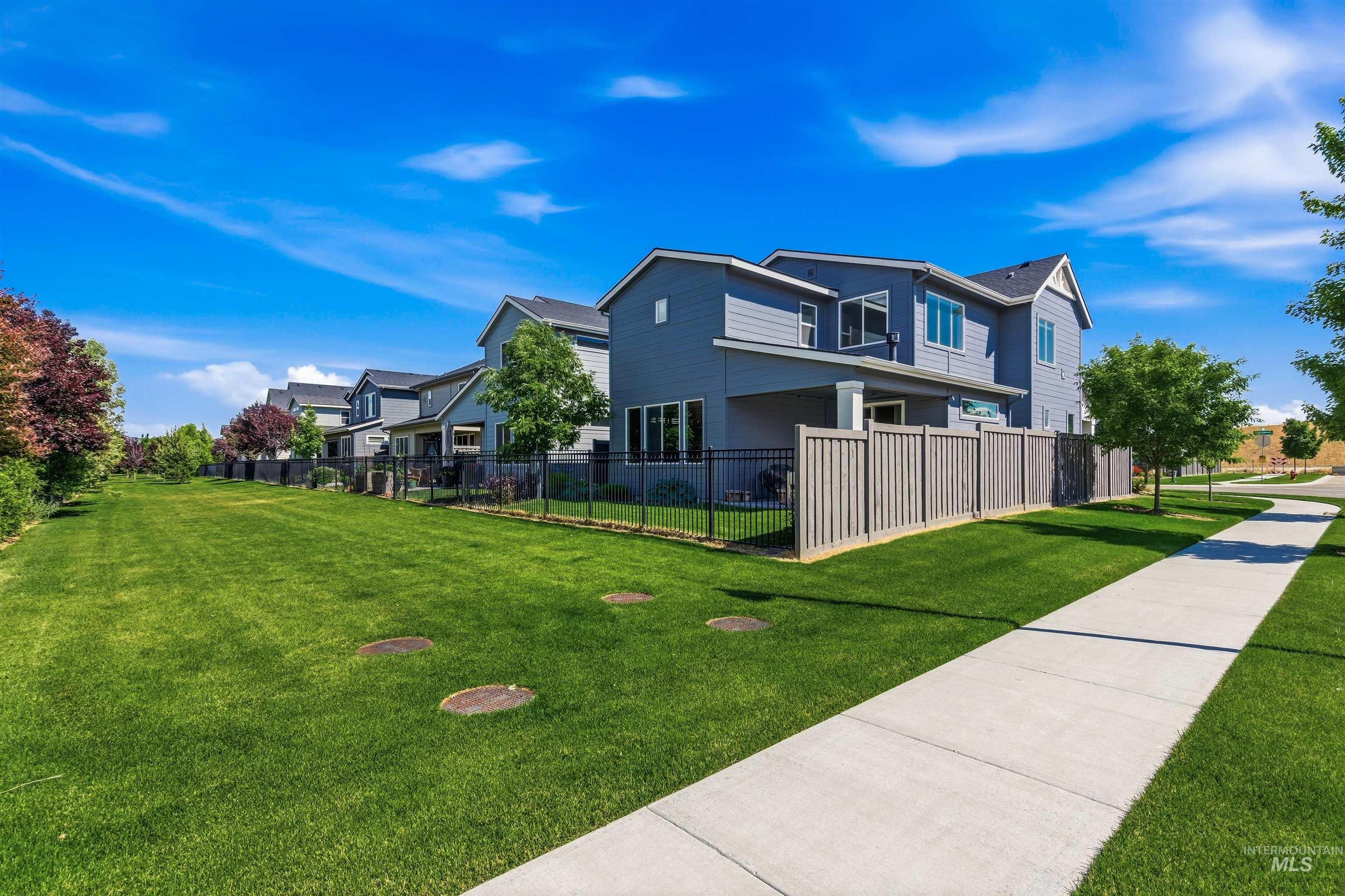 3286 E Collingwood Dr, Meridian, Idaho 83642, 3 Bedrooms, 2.5 Bathrooms, Residential For Sale, Price $524,900,MLS 98989921