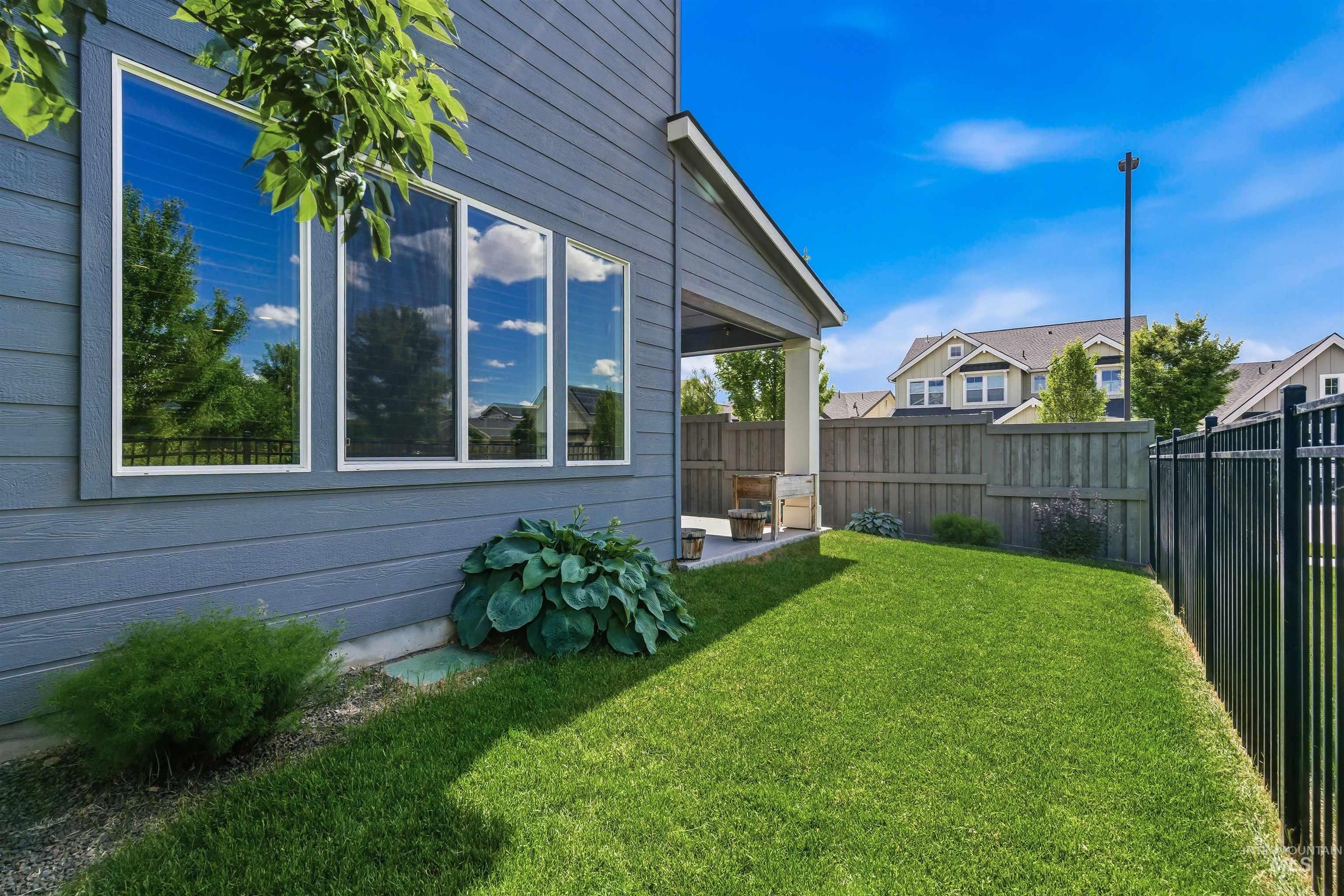 3286 E Collingwood Dr, Meridian, Idaho 83642, 3 Bedrooms, 2.5 Bathrooms, Residential For Sale, Price $524,900,MLS 98989921