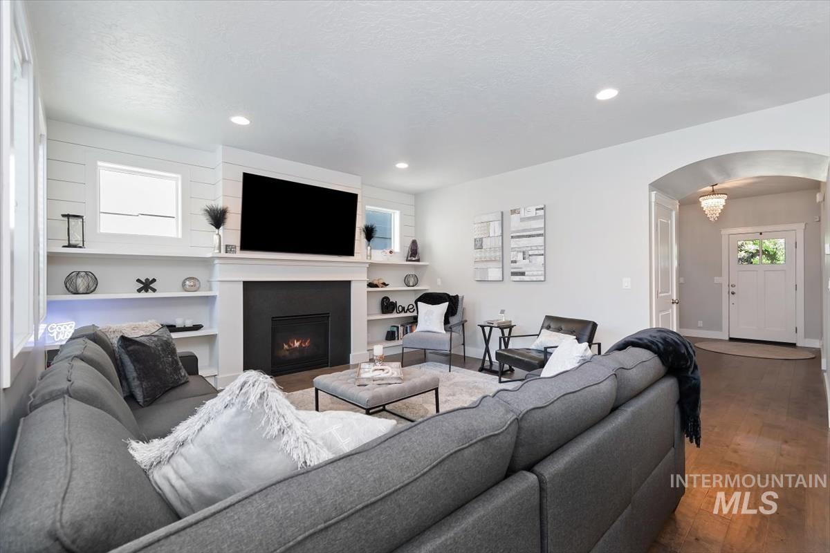 3042 S Shadywood Way, Boise, Idaho 83716, 4 Bedrooms, 2.5 Bathrooms, Residential For Sale, Price $829,000,MLS 98989923