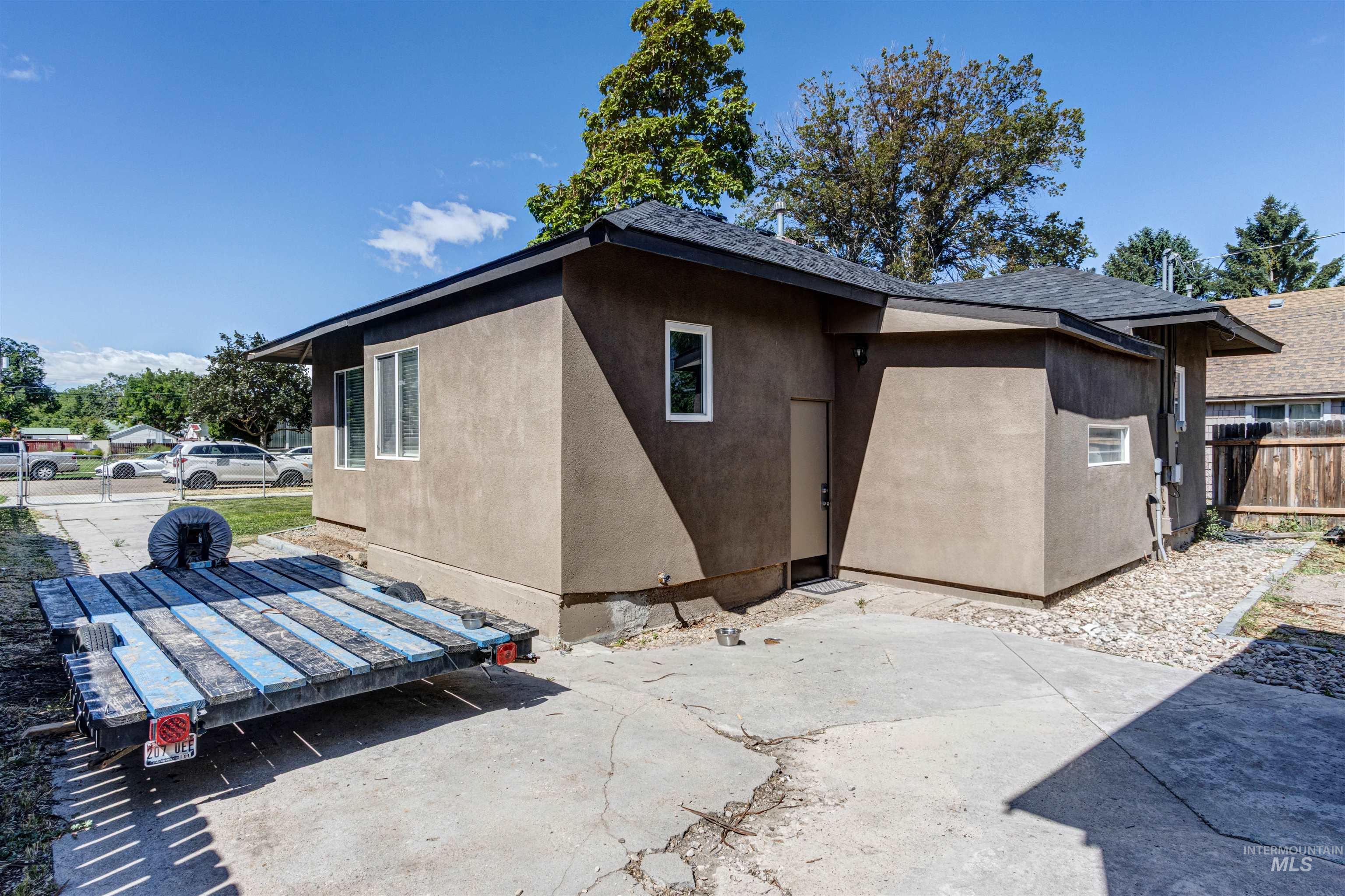 707 E Denver, Caldwell, Idaho 83605-3351, 2 Bedrooms, 1 Bathroom, Residential For Sale, Price $312,999,MLS 98989924