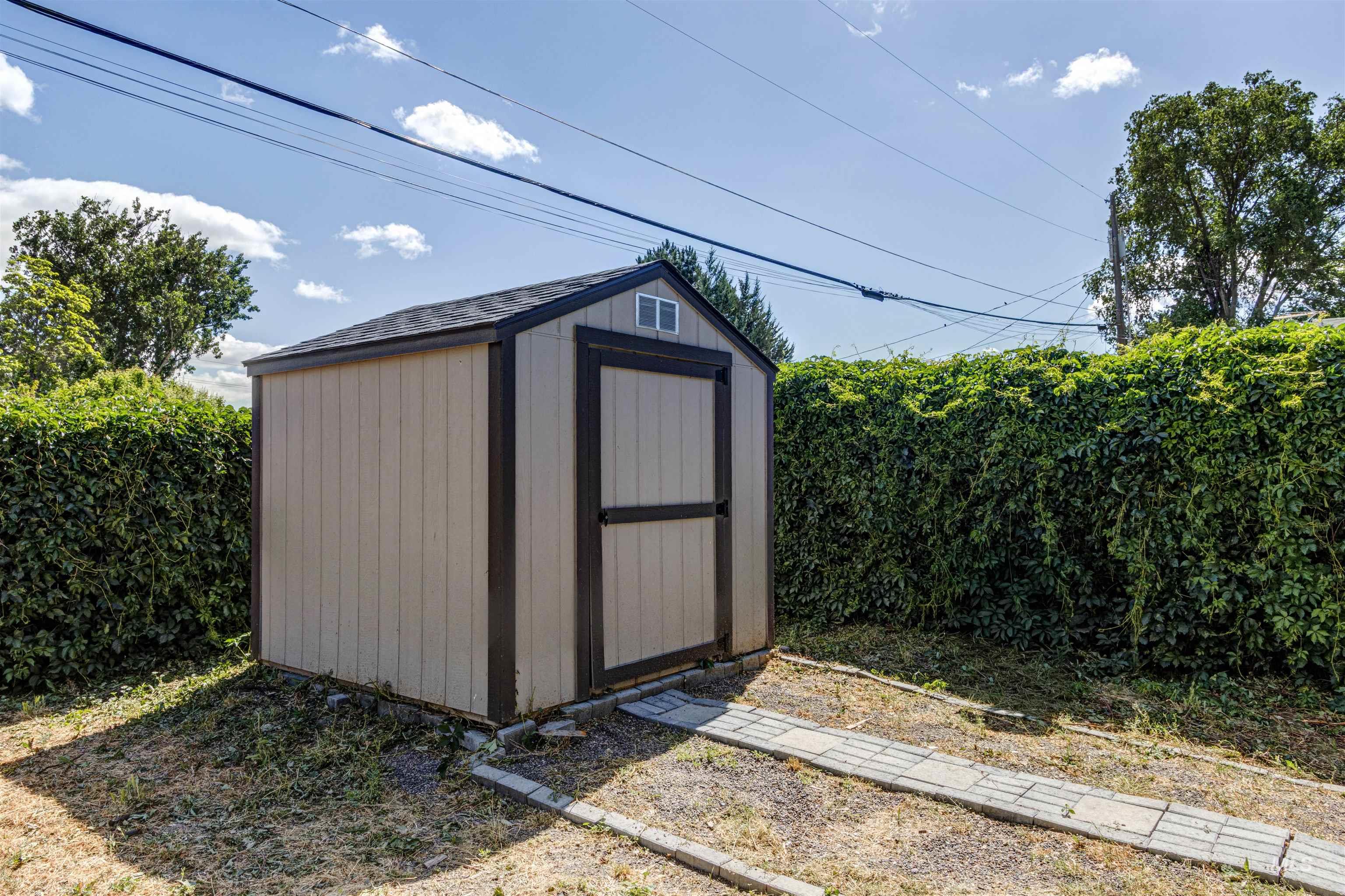 707 E Denver, Caldwell, Idaho 83605-3351, 2 Bedrooms, 1 Bathroom, Residential For Sale, Price $312,999,MLS 98989924