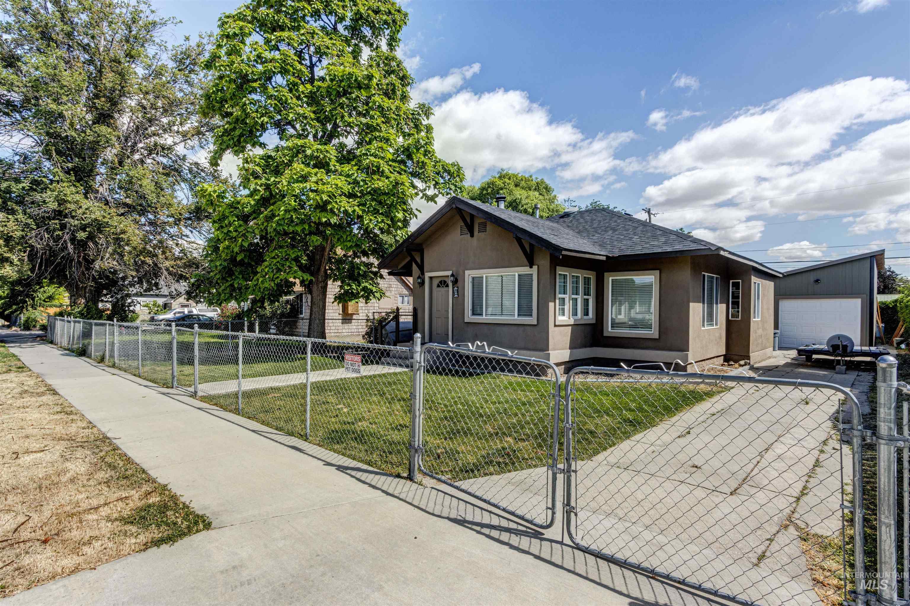 707 E Denver, Caldwell, Idaho 83605-3351, 2 Bedrooms, 1 Bathroom, Residential For Sale, Price $312,999,MLS 98989924